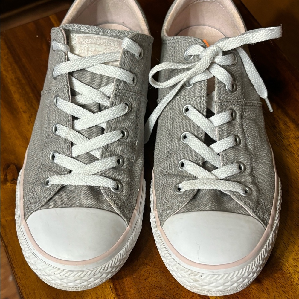 Converse All*Star Low Top Canvas Sneakers Women’s Size 8